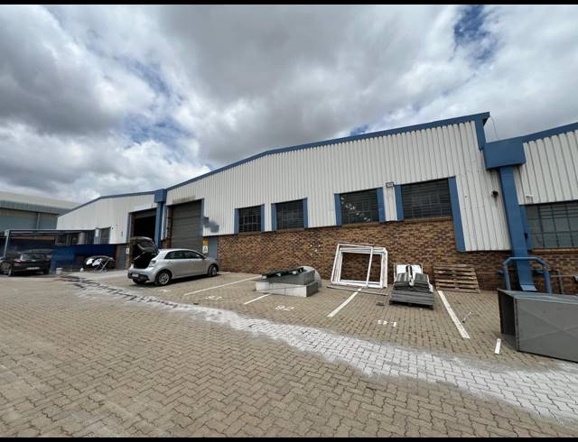 994M² WAREHOUSE TO LET IN KYA SANDS